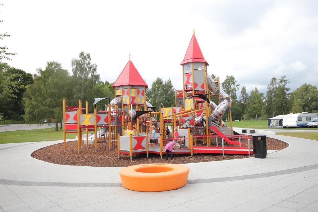 Gustavsvik Stugby & Camping Örebro Exterior foto